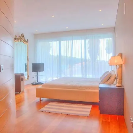Sleeps 4 Pool Air Con T607810 Appartamento *