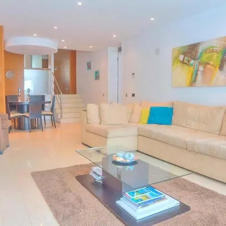 Apartmán Sleeps 4 Pool Air Con T607810 *