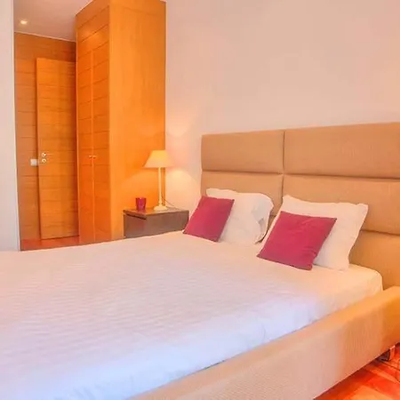Apartmán Sleeps 4 Pool Air Con T607810